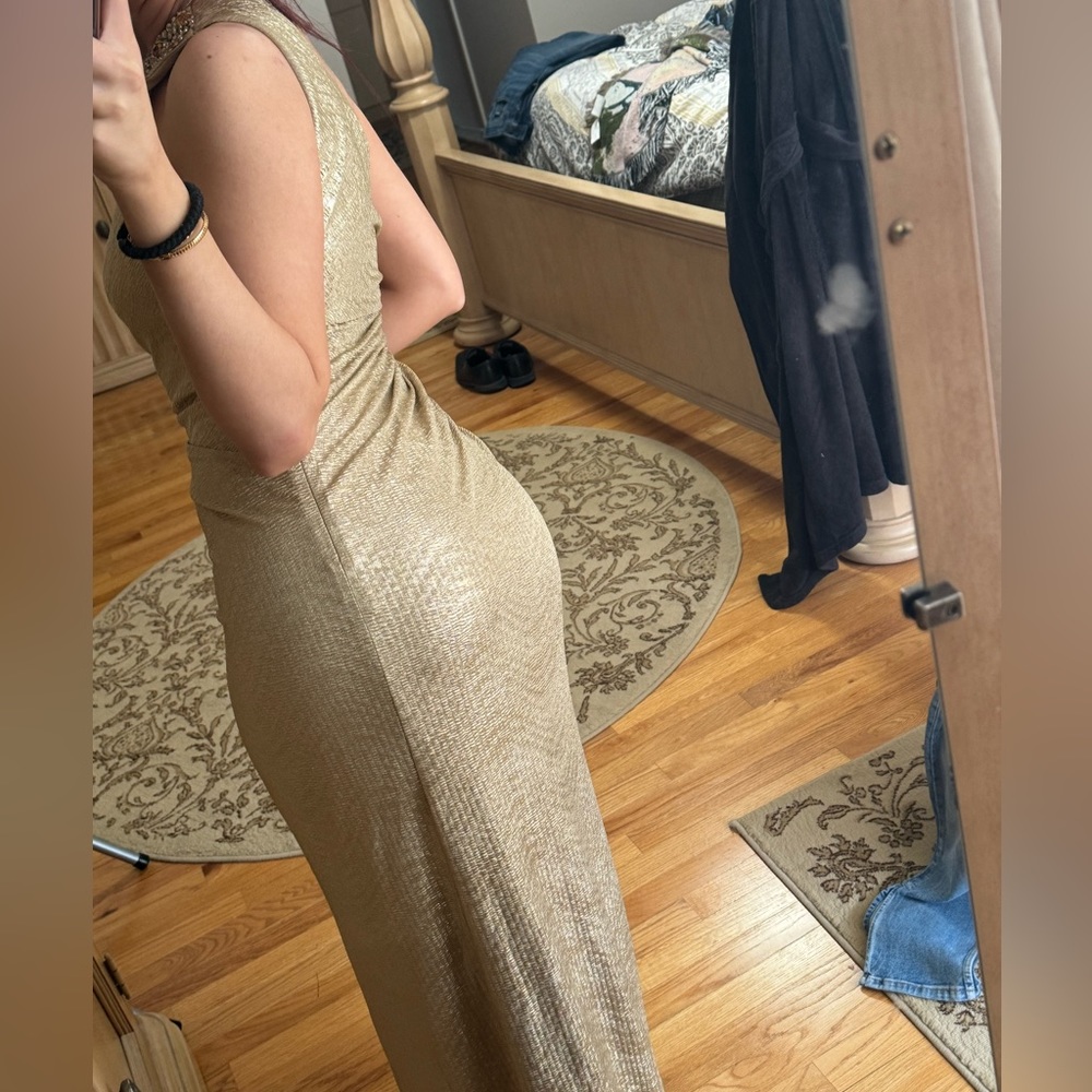 Gold gown - Picture 2 of 6